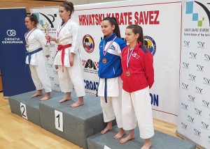 LUCIJA GEČEVIĆ, na postolju,Novigrad 2018