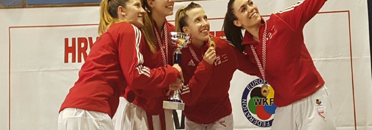 ZLATNE SENIORKE